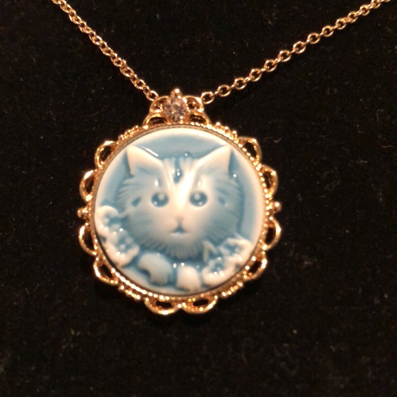 Jewelry - Cat Lovers Pendant